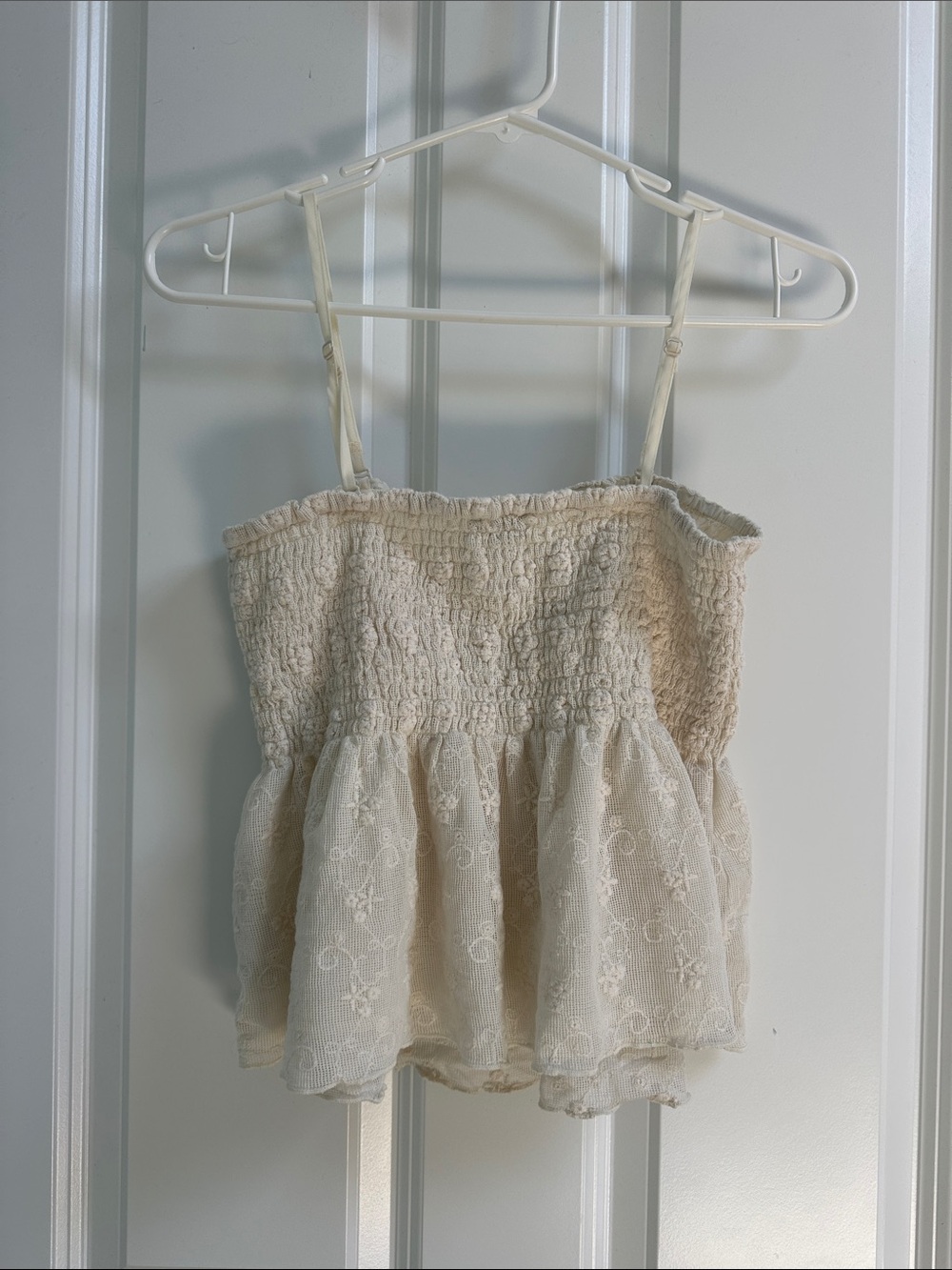 American Eagle Outfitters Cream Smocked Lace Peplum Cami - Picture 3 of 3